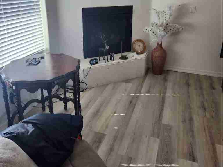 About Cyndi's Floors N More